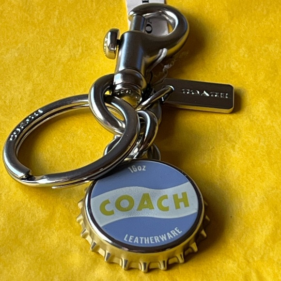 🥤 COACH BOTTLE CAP BAG CHARM 🥤 NWT 🥤 - Picture 7 of 16